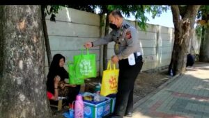Jumat Berkah, Samsat Bandung Timur Bagikan Paket Sembako Gratis
