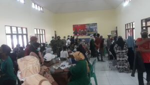 ANTUSIAS MASYARAKAT KECAMATAN KEMIRI DALAM GIAT VAKSIN KODIM 0510 KABUPATEN TANGERANG