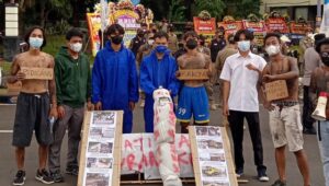 Aksi Demo Mahasiswa Di Depan Kantor Bupati Dan DPRD Kab Tangerang Tuntut Pencemaran Lingkungan