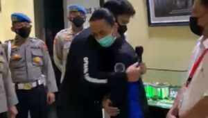 Sempat Di Banting Saat Demo Di Depan Kantor Bupati, Mahasiswa Dari HIMATA Tangerang Berdamai Dengan Polisi