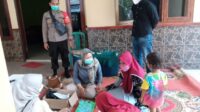 Kanit Reskrim Polsek Panongan Datangi Rumah Warga Mengajak Untuk Vaksin Covid-19