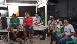 Jaga Lingkungan, Bhabinkamtibmas Polsek Pulomerak Cek Ronda Malam