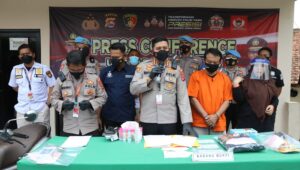 Mengaku Pensiunan Jendral Modus Penerimaan Polri, Kakek 67 Tahun Di Ringkus  Polisi Di Taman Kirana Solear