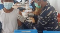 Lanal Batam Bersama Puskesmas Tanjung Sengkuang Vaksin Masyarakat Batam di Puskesmas Tanjung Sengkuang