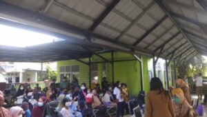 Antusiasme Warga Ikut Vaksinasi Kedua Jenis Sinovac di Puskesmas Jayanti