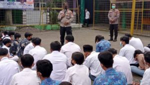 Cegah Tawuran Pelajar, Kapolsek Cisoka Sambangi SMP Dan SMK Yapidi Jayanti.