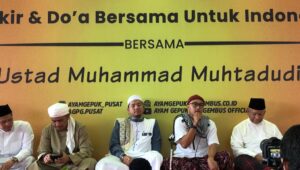 Getarkan Langit, Ayam Gepuk Pak Gembus Peringati HUT ke-8 Dengan Dzikir dan Doa bersama