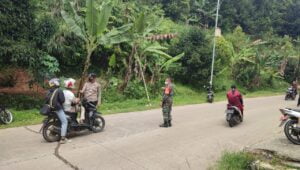 Polsek Lebakgedong Bagikan Masker Gratis Kepada Warga Dan Pengendara 