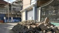 Tumpukan Material Proyek Di Kampung Empang Di Keluhkan
