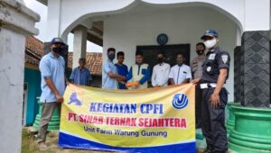 PT.CPFI Sinar Ternak Sejahtera Unit Warunggunung  Salurkan Dana CSR Untuk Sarana Ibadah