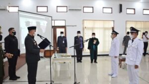 Muhamad Sohib Kades Lengkong Kulon Dan Mohamad Yopi Koslaniyudin Kades Perahu Di Lantik Bupati Tangerang