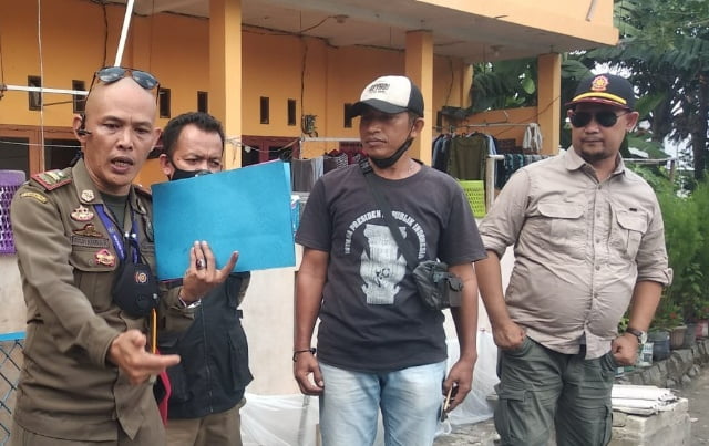 Rusnandar, (kiri) PPNS Satpol PP Kabupaten Tangerang (Doc sWara45)