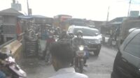 Pedagang Kaki Lima Di Jembatan Pasar Gembong Diduga Menghambat Jalan
