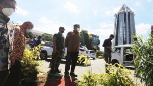 Gubernur WH Resmikan Tugu Pamulang, Warga Sambut Antusias