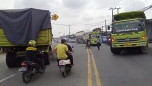 Dishub Kab Tangerang Paksa Putar Balik Belasan Truk Pengangkut Pasir Dan Tanah Di Kec Jayanti