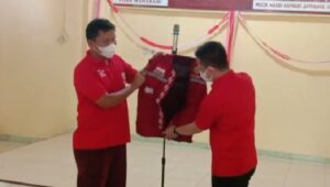 Ketua PPNI Lebak Berikan Penghargaan Kepada Legislator Moch Hasbi Asyidiki Jayabaya 