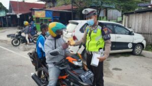 SAT LANTAS POLRES SORONG SELATAN LAKUKAN RAZIA KARTU VAKSIN HINGGA HIMBAUAN KENDARAAN ODOL