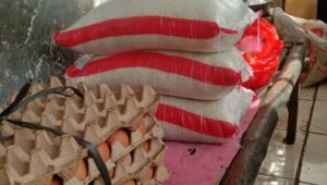 Penyaluran BPNT Di Desa Pasir Kronjo Di Keluhkan, Sembako Sudah Di Paketkan Di Duga Tidak Sesuai Harga