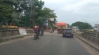 Ada Apa??? Mobil Dump Truk Bermuatan Tanah Merah Bebas Masuk Kabupaten Tangerang di Siang Bolong.