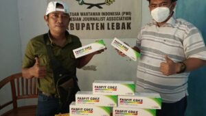 Bantu Tingkatkan Imunitas Tubuh, Apotik Di Lebak Berikan Bantuan Multivitamin Ke Wartawan
