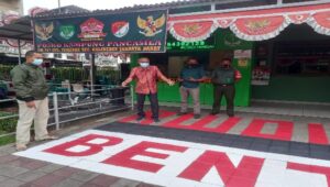 Gotong Royong Kodim 0503/ Jakbar Bersama Mitra Jaya dan PPSU Kelurahan Semanan Gelar Karya Bhakti