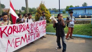 Dugaan Korupsi Anggaran Pipanisasi, MAHASISWA GERUDUK KANTOR PDAM PATRIOT