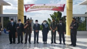 Sambut HUT Kab Tanggamus Ke 25, Dewi Handajani Bersama Forkopimda Tabur Bunga Di Taman Makam Pahlawan Bahagia