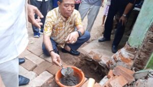 Partai Berkarya Pimpinan Abah Otong Laksanakan Peletakan Batu Pertama Bedah Rumah Di Kota Serang