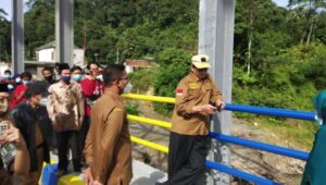 Gubernur Banten Jalan Kaki Susuri Jembatan Ciberang, Sapa Warga Yang Menikmati Buah Pembangunan