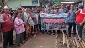 KELUARGA SUMATRA BERSINERGI SAMBANGI DAN BERIKAN BANTUAN BENCANA BANJIR D SERANG BANTEN
