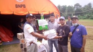 Badak Banten Perjuangan Salurkan Bantuan Kepada Warga Korban Bencana Longsor Cihuni