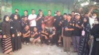 Berbagi Terhadap Sesama, Ormas LAPBAS Bagikan Ratusan Takjil Di Jalan Raya Daon-Kukun