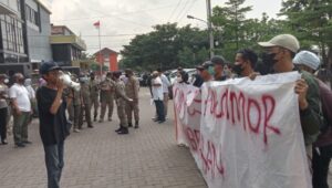Di Duga ada Tipikor Secara Terstruktur, Sistematik dan Massif, GERMAKSI DEMO DinKes Kota Bekasi
