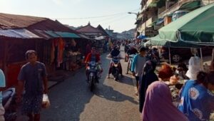 Jelang Puasa Ramadhan, Jalan Disekitar Pasar Inpres Pendopo PALI Terpantau Ramai Lancar