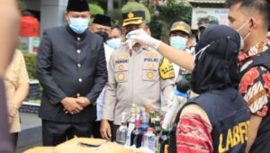 Sambut bulan suci Ramadhan 1443 H, POLRES METRO BEKASI KOTA MUSNAHKAN BARANG BUKTI