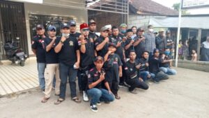 Ormas PPBNI Bagikan Ratusan Takjil Di Jalan Raya Ceplak Kronjo