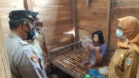 Polsek Sumberejo Berikan Bantuan Air, Penerangan dan Bahan Pokok Gadis ODGJ Yatim Piatu