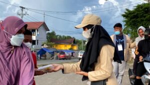 OSIS SMA YKPP PENDOPO BAGIKAN PAKET TAKJIL GRATIS, “MOMENTUM MENINGKATKAN KUALITAS DIRI SISWA”