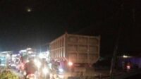 Kok Bisa..! Dump Truck Index 24 Bebas Wara Wiri Di Jalan Kabupaten
