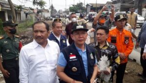 Pelebaran Jalan Cikarang – Cibarusah, Plt Bupati Bekasi Turun Langsung  Pimpin Pembebasan Lahan