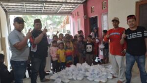 “Jumat Berkah” Keluarga Besar Koalisi KKPMP, PASB, Anduk Merah Santuni Anak Yatim Piatu