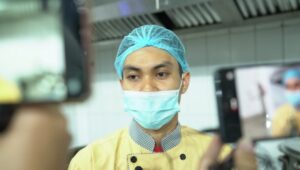 Muhammad Efendi Chef Asal NTB Bertugas Meracik Makanan Khusus Jemaah Haji Di Madinah
