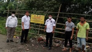Desa Jayanti Di Bantu Kecamatan Jayanti Bahu Membahu Bersihkan Sampah Dan Juga Himbauan
