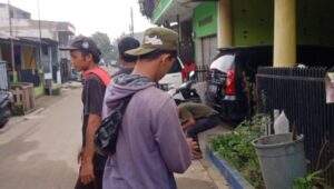 Diduga Belum Berijin Dari Dinas Terkait, Pemasangan Tiang First Media Di Mediterania Cikupa Jadi Pertanyaan