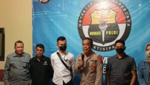 Viral Video Oknum Wartawan Dengan PNS Terkait Mobil Plat Merah, Berakhir Damai