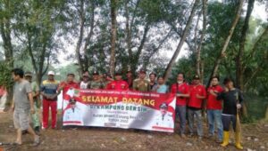 Peringati Bulan Bakti Gotong Royong, PBB Ranting Desa Jaya Sampurna lakukan Bersih Bersih