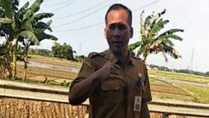 Membuat Kebisingan Di Area Kecamatan, Budi Muhdini Sekcam Sukamulya Beri Teguran Tegas Kepada Remaja