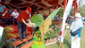 WAKIL BUPATI PALI APRESIASI KREATIVITAS PESERTA KARNAVAL