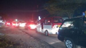 Kemacetan Dipertigaan Ambon Cikande Akibat Angkot Ngetem