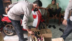 Berkedok Toko Kelontong Ternyata Jual Miras, Polisi Amankan 72 Botol Miras